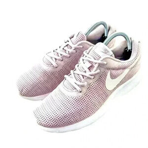 Nike Tanjun Pink Running Shoes Women 9 Lightweight Mesh Gym Sneakers